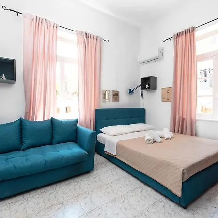 Classic-style Nearby The Old Town *
